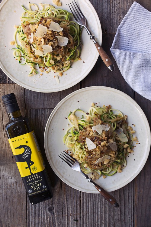 How to Enjoy More Spring Veggies Every Day: Zucchini Noodles with Caramelized Fennel and Spicy Sourdough Bread Crumbs from Tasty Yummies | The Health Sessions