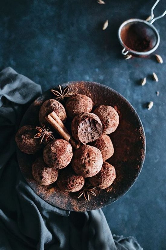 Healthy Chocolate Recipes: Chai-Infused Chocolate Truffles from The Awesome Green | The Health Sessions