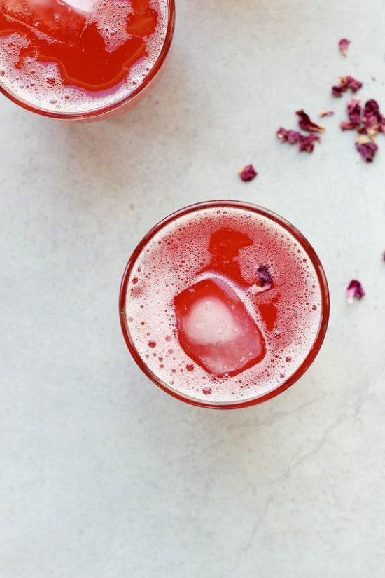 12 Refreshing Summer Drinks: Rhubarb + Rose Iced Rooibos Tead by Happy Hearted Kitchen | The Health Sessions