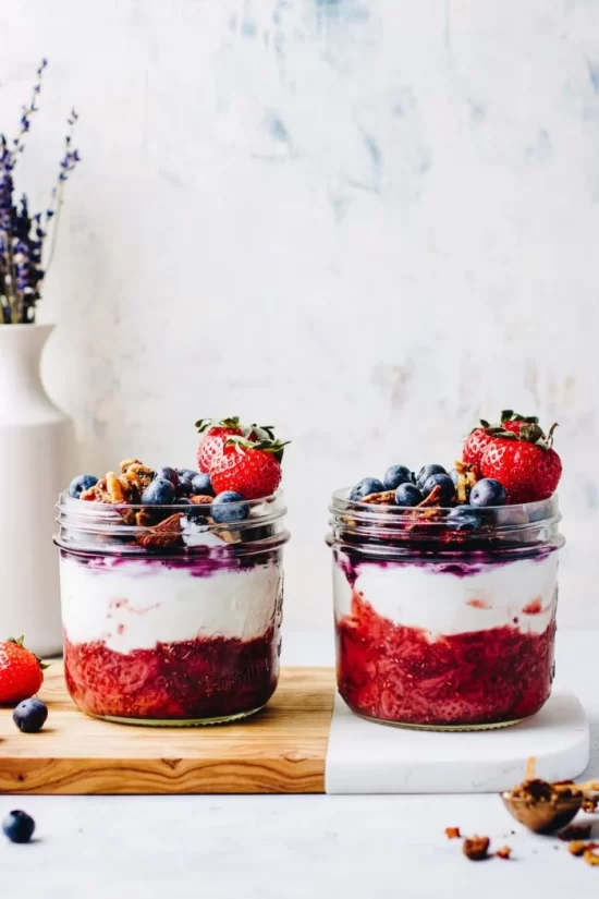 Healthy Berry Recipes: Paleo Granola Berry Yogurt Parfait from I Heart Umami | The Health Sessions