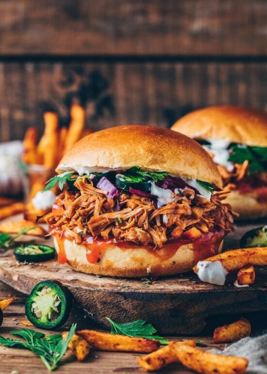 Healthier Fast Food: BBQ Jackfruit 'Pulled Pork' Burger from Bianca Zapatka | The Health Sessions