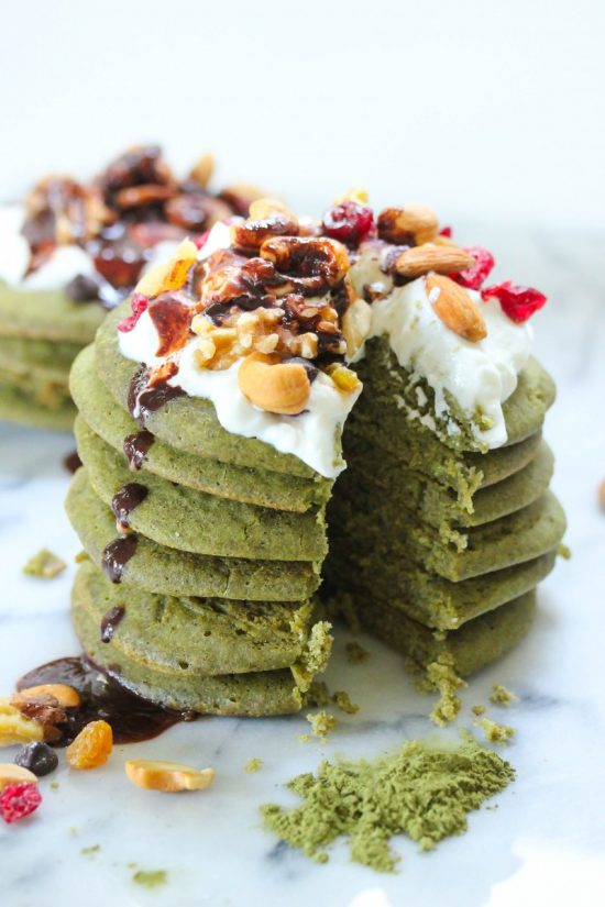 Healthy Pancakes: Matcha Green Tea Protein Pancakes via The Nutty Scoop | The Health Sessions