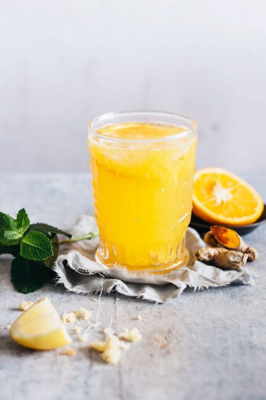 10 Healthy Homemade Iced Teas: Iced Ginger, Orange and Turmeric Tea from Detoxdiy | The Health Sessions