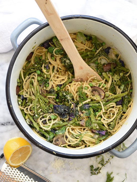 One Pot Dinners: One Pot Skinny Pasta Primavera from Foodiecrush.com | The Health Sessions