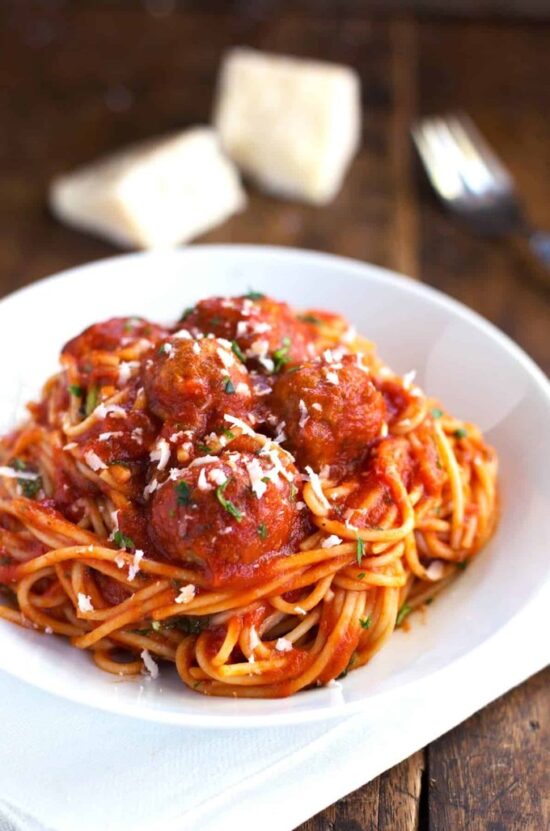 Light Pasta Recipes: Skinny Spaghetti and Meatballs from Pinch of Yum | The Health Sessions