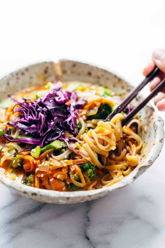 How to Eat the Rainbow: Coconut Curry Noodle Bowl from Pinch of Yum | The Health Sessions