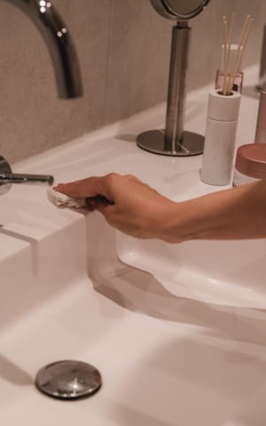 Housekeeping Hacks 101: How to Get Chores Done with Chronic Illness | The Health Sessions