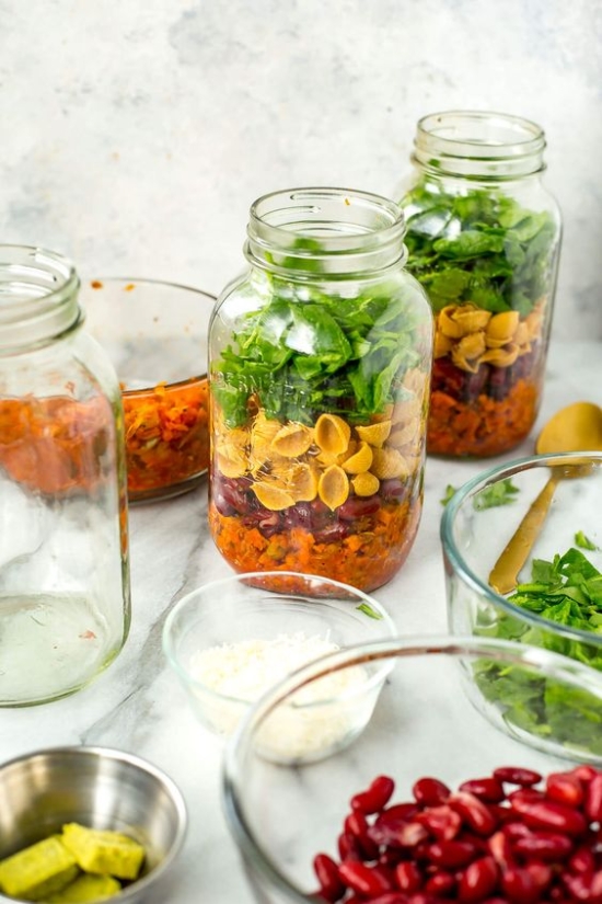 Make-Ahead Meals: Grab & Go Vegetarian Minestrone Jars by The Girl on Bloor | The Health Sessions