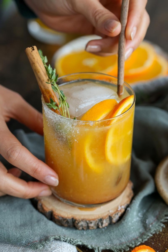 Festive Non-Alcoholic Drinks: Cinnamon-Spiced Orange & Thyme Mocktail from Pick Up Limes | The Health Sessions