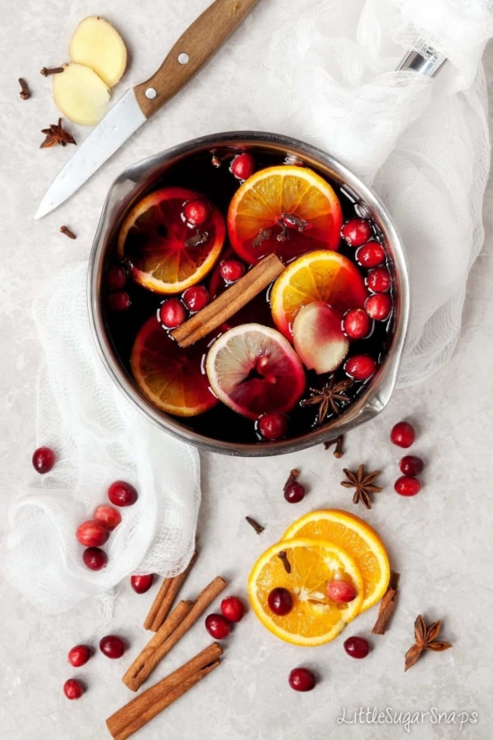 Festive Non-Alcoholic Drinks: Non-Alcoholic Mulled Grape Juice from Little Sugar Snaps | The Health Sessions