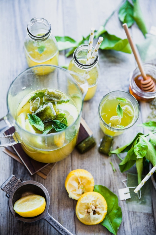 Healthy Drinks to Stay Hydrated: Green Tea Mint Lemonade from Playful Cooking | The Health Sessions