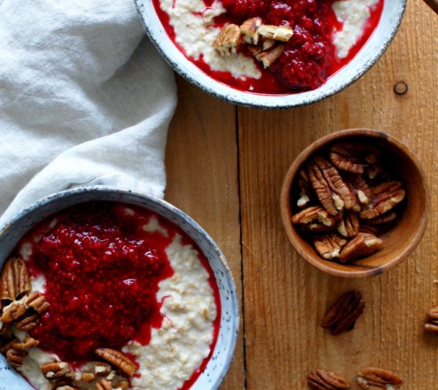 Recipe for Recovery: Warm Winter Porridge with Raspberry Sauce by Zonder Zooi | The Health Sessions