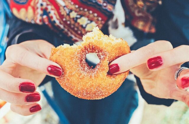 Are You an Emotional Eater? Here's How to Stop | The Health Sessions