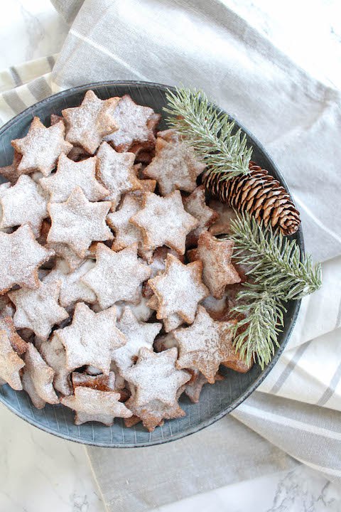 12 Better-For-You Christmas Treats: Healthy Almond and Cinnamon Christmas Stars from Heavenlynn Healthy | The Health Sessions