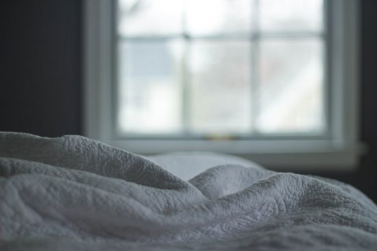 A Fresh Take on Sleep Restlessness: How a Weighted Blanket Could Soothe Your Racing Mind | The Health Sessions