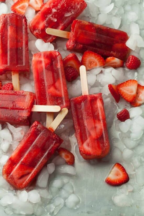 Healthy Popsicles: Rose Hip Red Berry Iced Tea Popsicles from Gourmande in the Kitchen | The Health Sessions